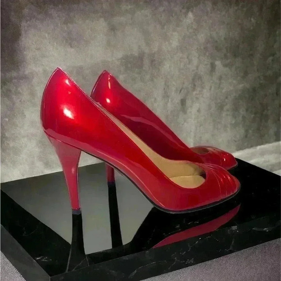 Stuart  Weitzman, candy apple red heels with peep toe, 7 1/2 narrow - Picture 1 of 13
